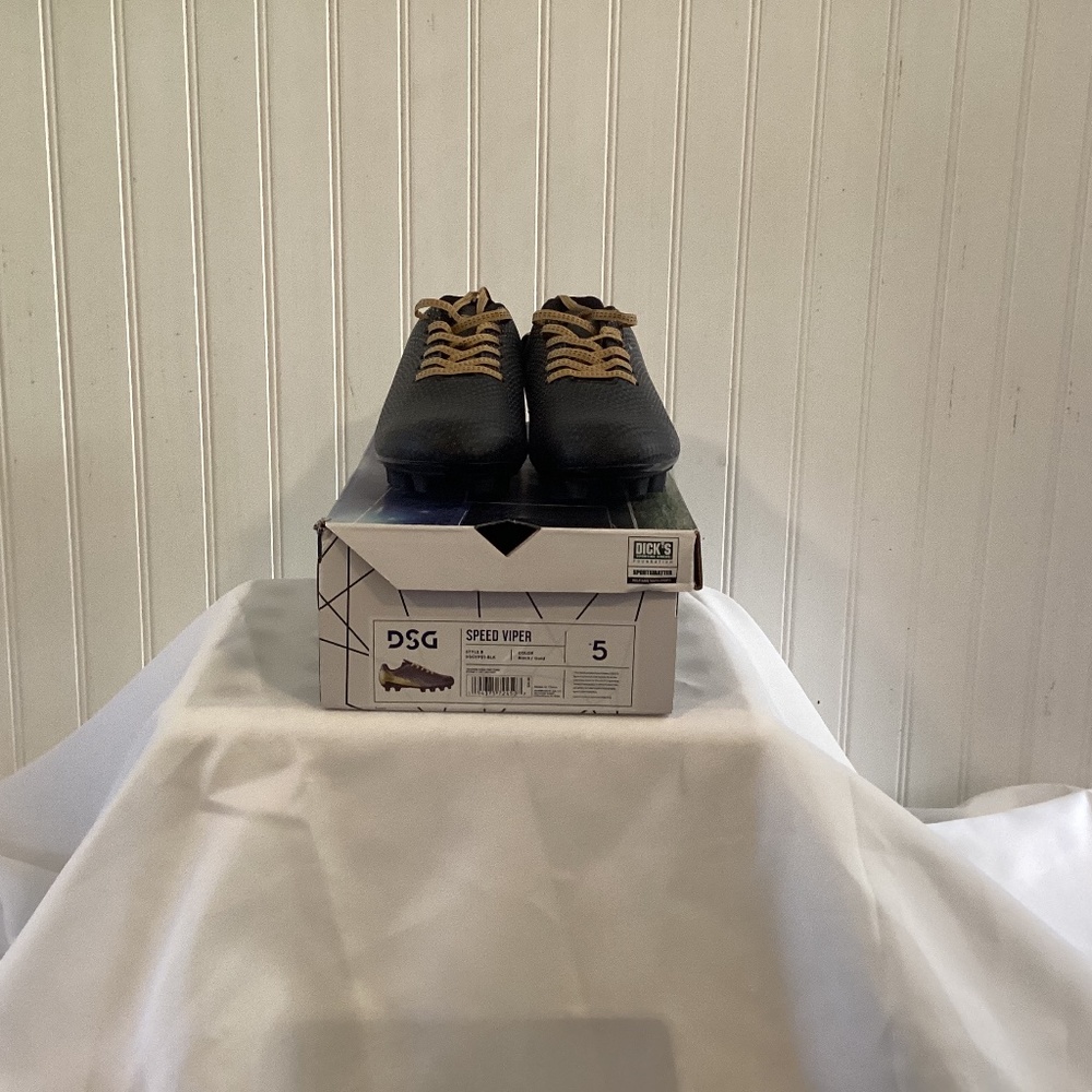New DSG Boys Cleats  Size 5 Viper Black and Gold